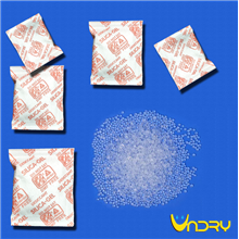 Gói hút ẩm Silica gel CDRE được đóng gói bằng giấy cotton in chữ màu đỏ bằng tiếng anh.